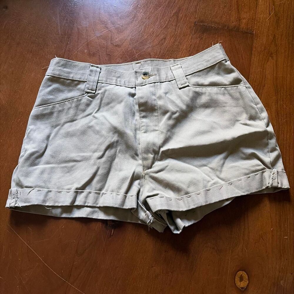 Aura Women's Shorts